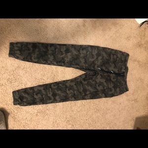 Like new! Mens zanerobe camo canvas jogger